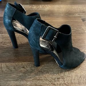 🎉 BOGO free 🎉 Vince Camuto Heels
